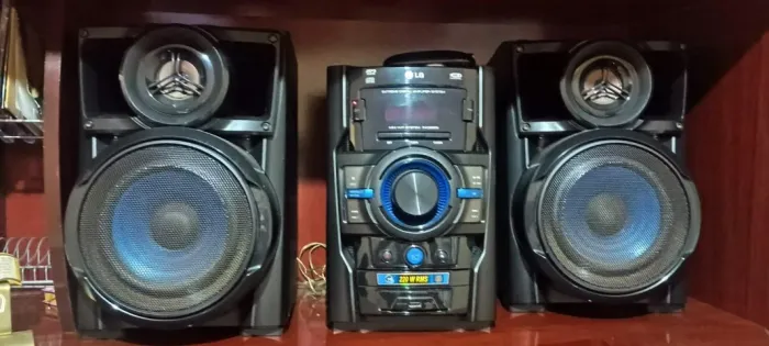 Aparelho de Som LG semi novo