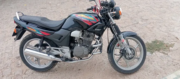 MOTO STRADA UMA RELÍQUIA 