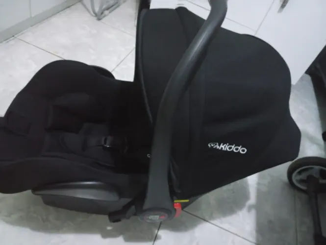 Vende-se bebê conforto