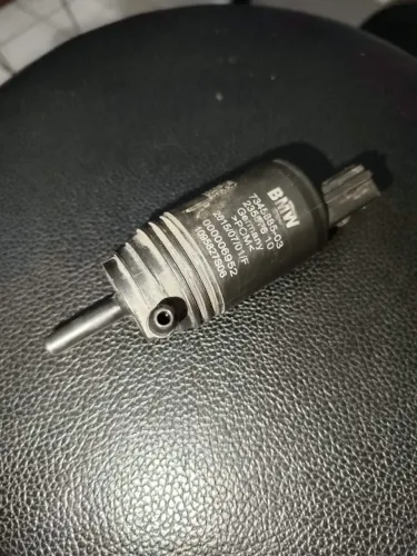 Bomba esguicho limpador parabrisa BMW 320i 2015 original com defeito