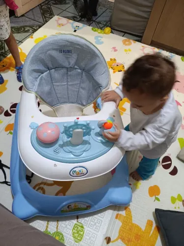 Andador de criança semi novo