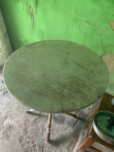 Mesa de tempo de granito