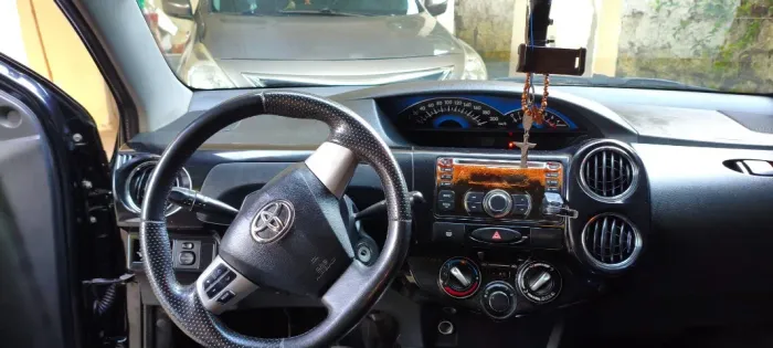 Toyota Etios Platinum Sed. 1.5 Flex 16V 4P Mec. 2014
