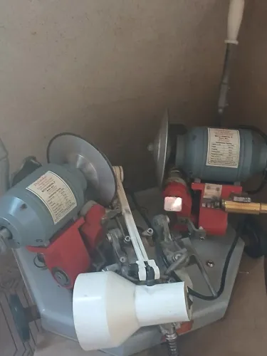 Venda de uma máquina para amolar alicate e tesoura