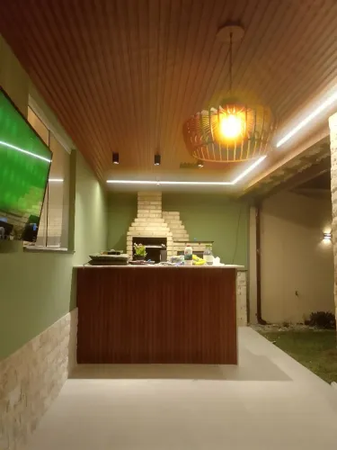 Instalação de forro PVC e painel
