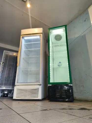 Vendo Freezer e visa cooler vendo dependendo do local entrega grátis
