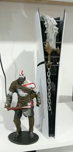 Decoração de placa para o PS5 SLIM God of War. Aqui na LOJA FABGAMES
