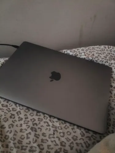 MacBook pro 2019 i7 16 ram 250gb de armazenamento