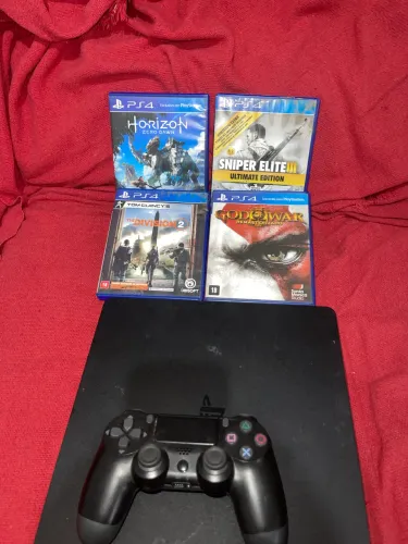 Ps4 slim 1Tb mas 4 jogos