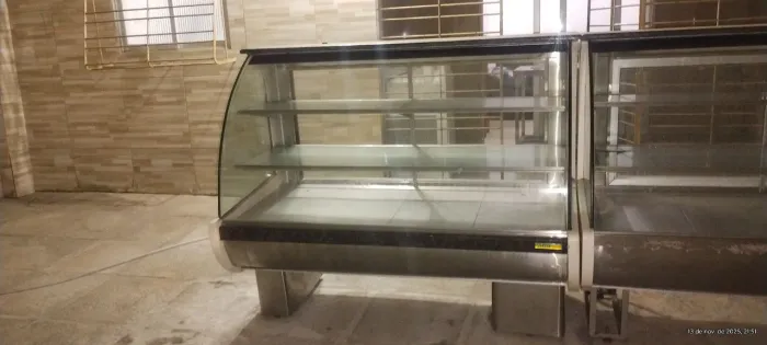 Balcão expositor para pães e bolos para vender