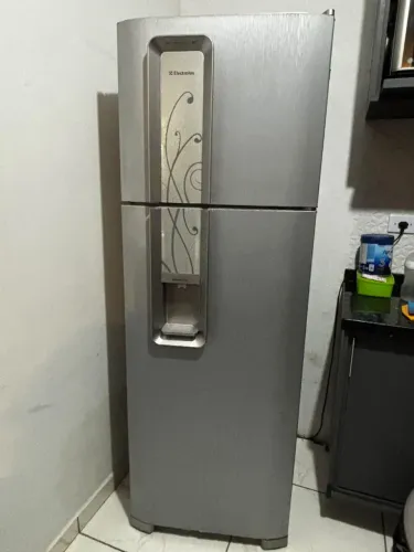 Geladeira Electrolux + Micro-ondas Electrolux