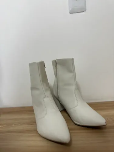 Bota Off-White Cano Baixo