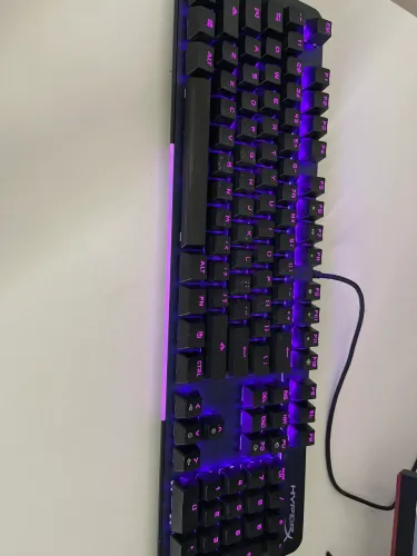 Teclado HyperX QWERTY Outemu Blue inglês US cor preto com luz RGB