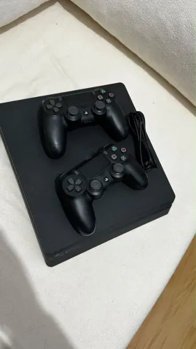 Play Station 4 Slim 500 gb + 2 controles
