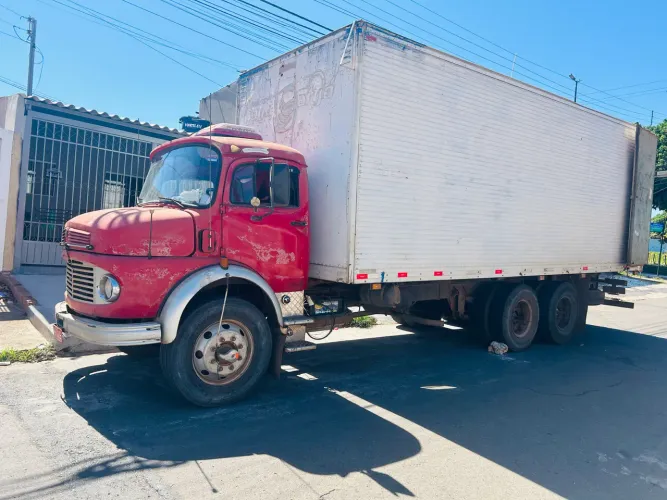 Vendo ou troco por caminhão menor.