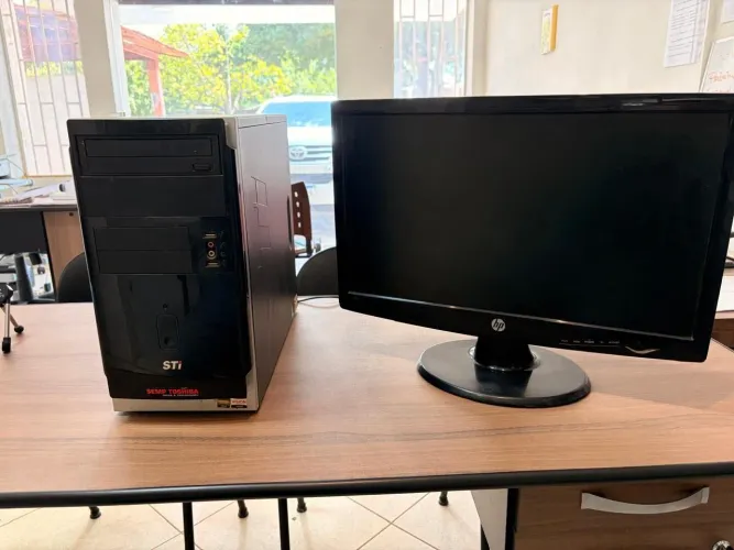 VENDO PC COMPLETO C/ MONITOR + IMPRESSORA HP EM BOM ESTADO DE CONSERVAÇÃO