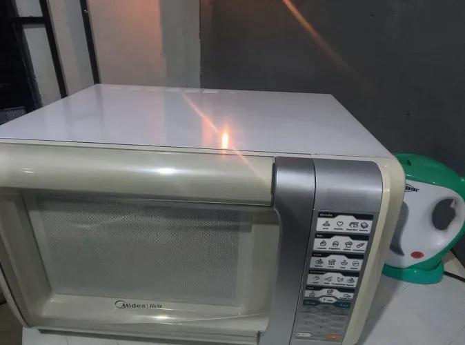 Vendo micro ondas funcionando perfeitamente garantia de 90dias de garantia