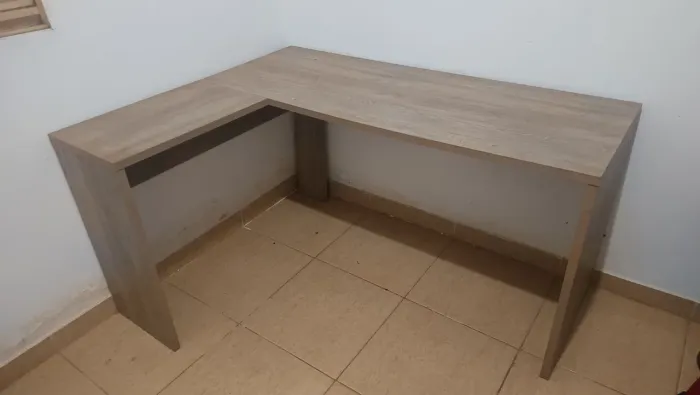 Mesa de escritório em L