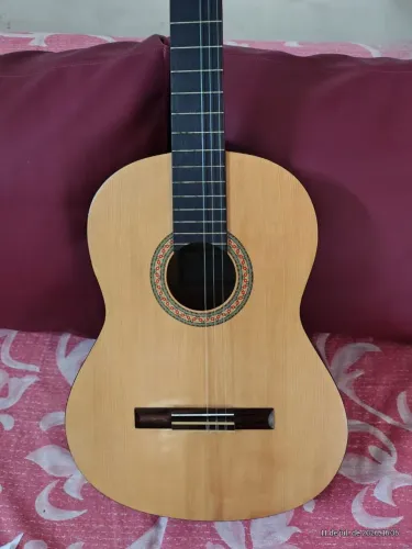 Vende-se Violão (em bom estado)