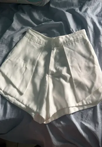Short branco
