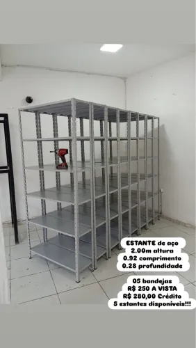 Estante de aço