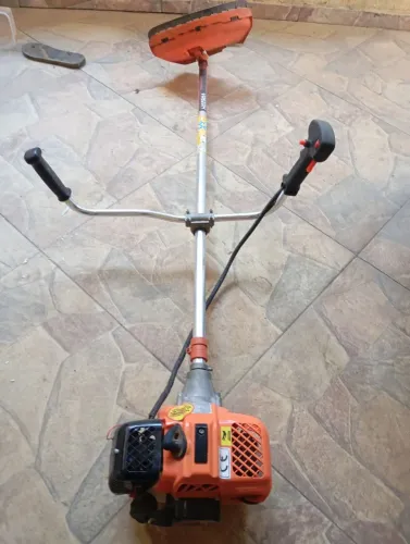 Vendo Roçadeira vulcan 62cc