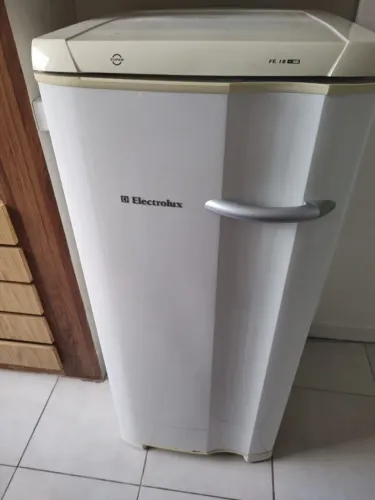 Freezer Vertical Electrolux FE18 5 Gavetas