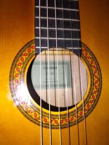 Violão Yamaha nylon elétrico