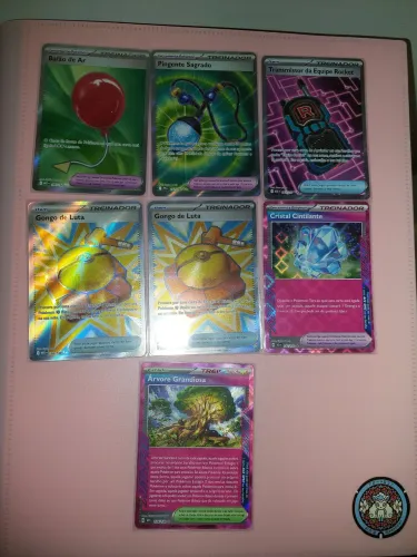 Cartas pokémon tcg, balão de ar, pingente sagrado, transmissor da equipe rocket e mais