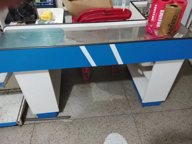Vendo este balcão caixa