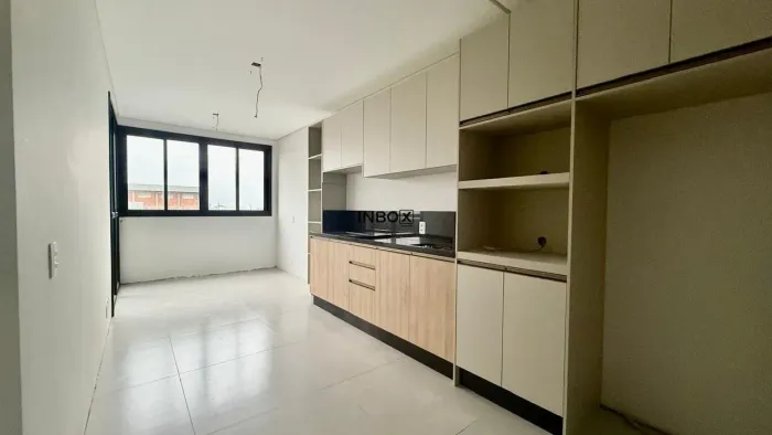 INBOX CIA IMOBILIÁRIA ALUGA - Apartamento de dois quartos semi-mobiliado no Botafogo.