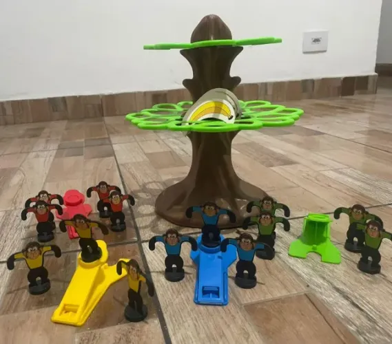 Jogo Macacos Equilibristas na Árvore - Diversão Garantida!