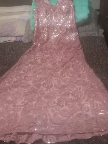 Vestido de festa longo e brilhoso