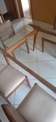 Mesa de Jantar em Madeira Maciça com 6 cadeiras