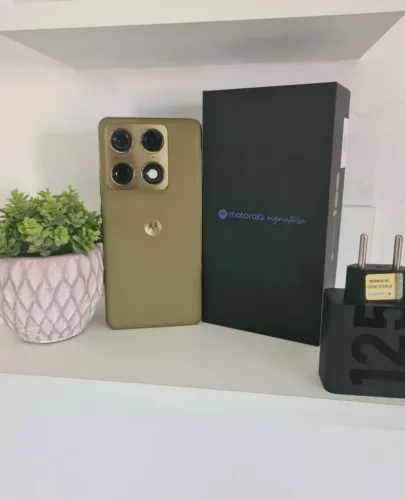 Motorola signature 512 gigas.