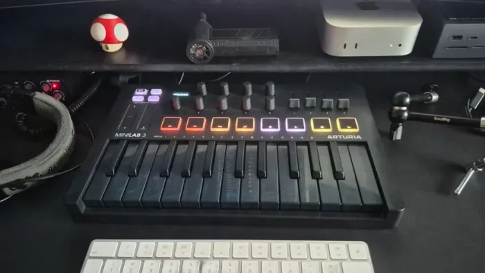 TECLADO CONTROLADOR ARTURIA MINILAB 3 MIDI