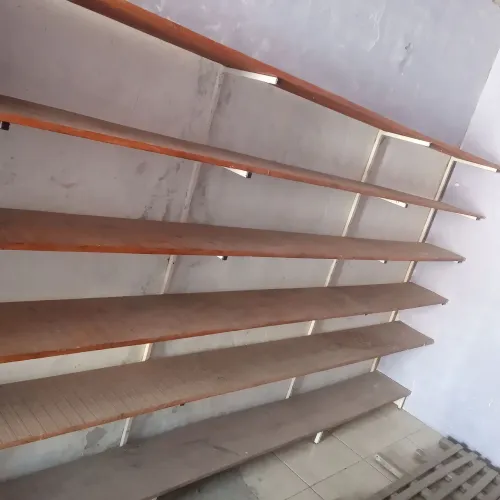 Vende-se prateleira para mercado tábua e Metalon 350,00