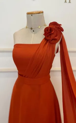 Vestido de festa terracota