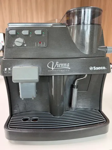 Máquina de Café Expresso Automática Saeco Vienna