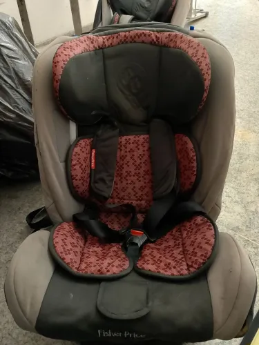 Vendo Cadeirinha De Bebê Para Carro, Poucas Marcas De Uso Valor A Negociar!