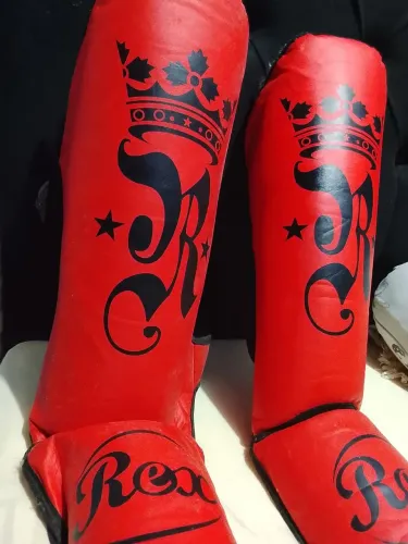 Caneleiras de muay Thai e kickboxing
