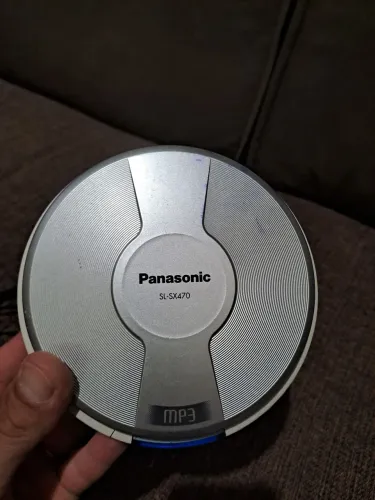 Vendo CD player e uma TV portátil
