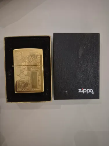 Isqueiro Zippo Original Dourado Trabalhado / Texturizado com Caixa Original