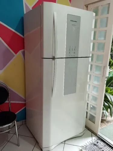 Uma geladeira usada 