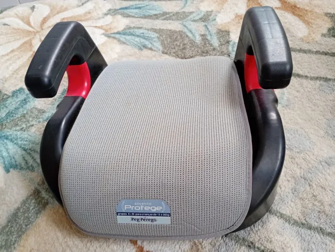 Cadeira Bêbê conforto sem encosto. Para crianças a partir d 4 anos d idade partir de 15kg.