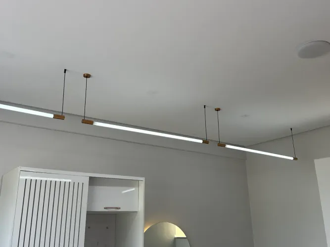 Lustre pendente tubular t8 125cm dourado fosco