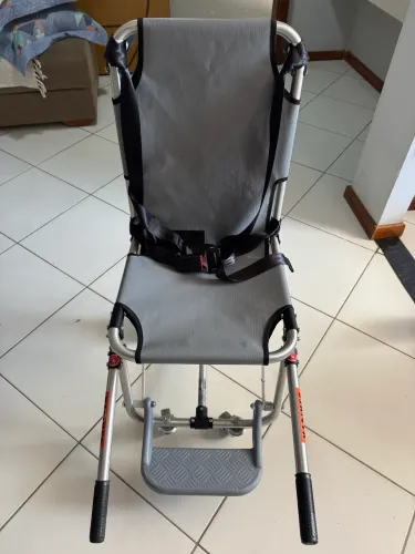 Cadeira dobrável com rodas para resgate