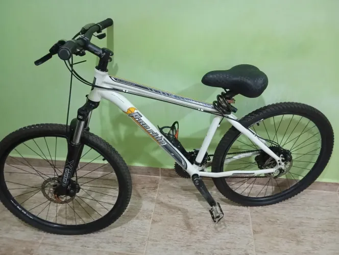 Bicicleta Mountain Bike 