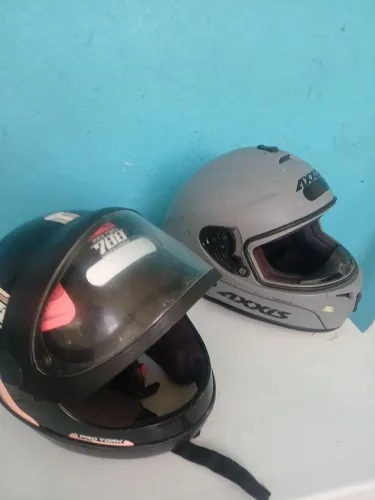 Vendo 2 capacetes