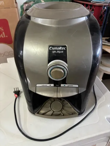 Gelagua esmaltec de mesa